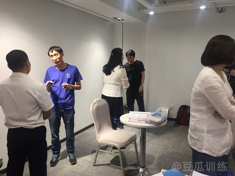 5个入门级的演讲方法，帮助你克服上台演讲表达的恐惧