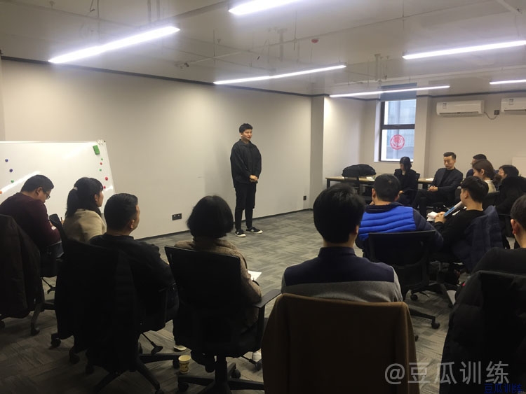 如何克服讲演恐惧？五个小贴士助你克服怯场