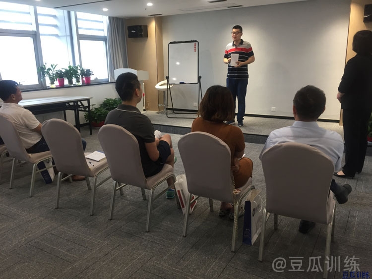 克服演讲怯场的三种心态是什么