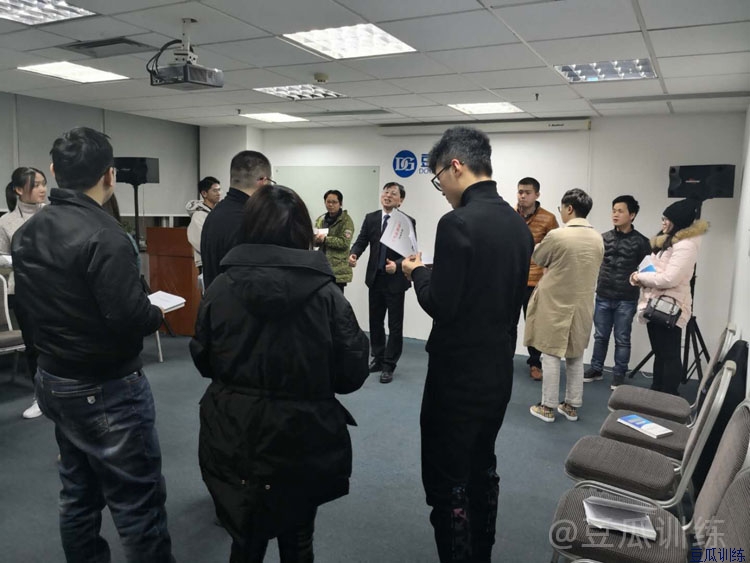克服演讲怯场的三种心态是什么