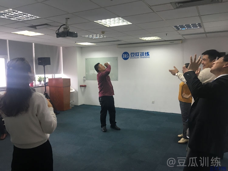 提升的谈话能力的10个技巧