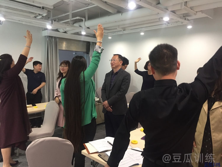 在上台演讲时如何才能让自己不紧张呢